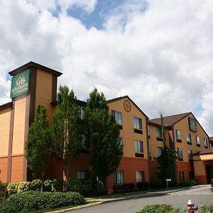 Evergreen Inn & Suites